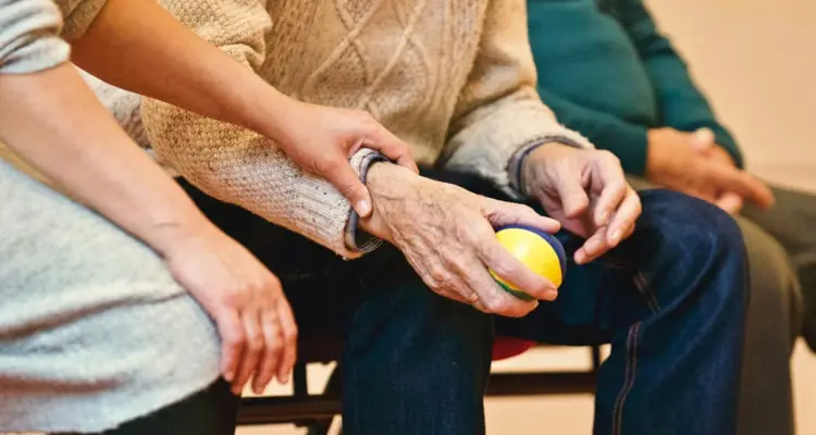 Pain Management in the Elderly: 7 Essential Caregiving Tips